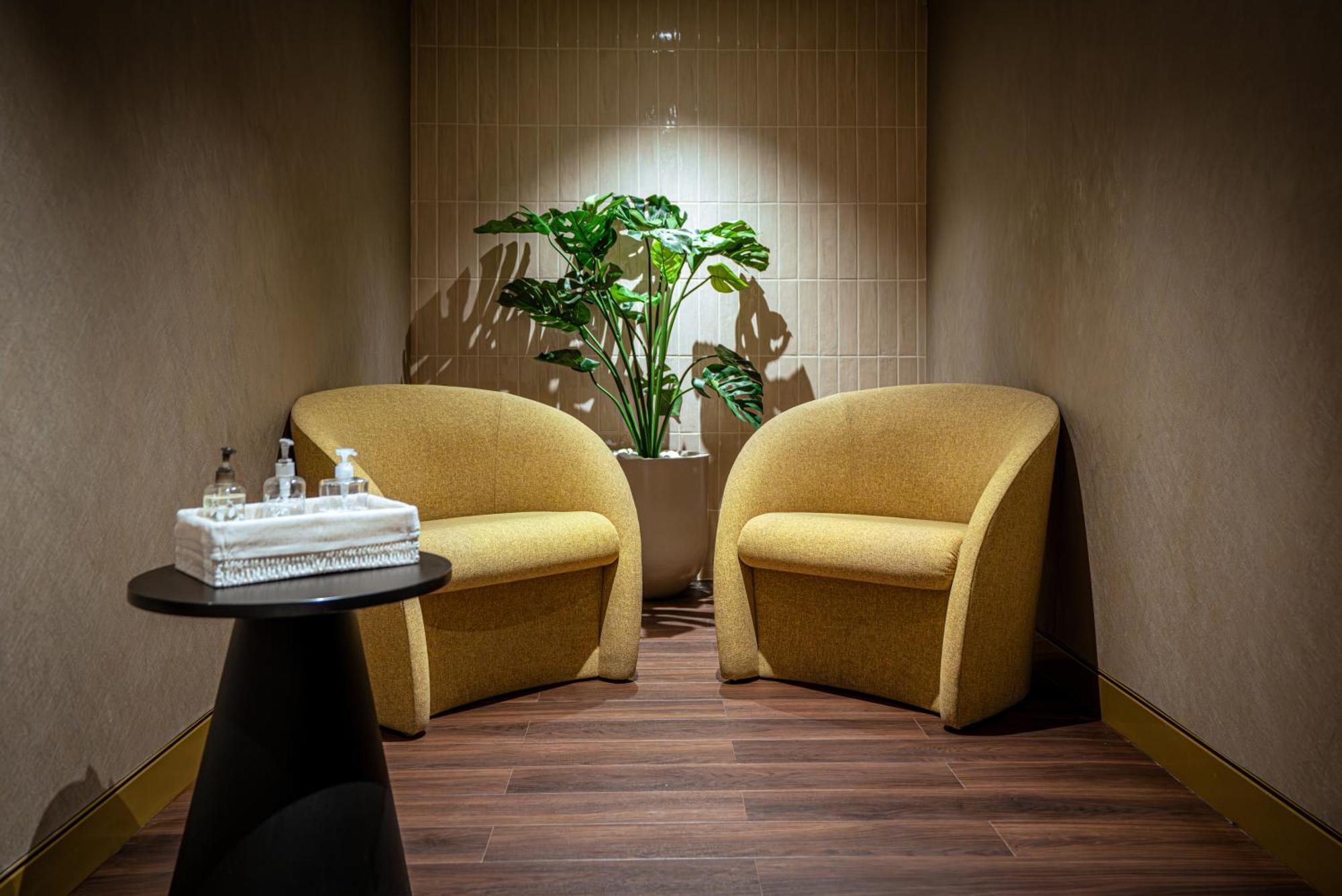 Hotel Auhotel -zayed International Airport-located In Transit Area -onwards Boarding Pass Required Abu Dhabi