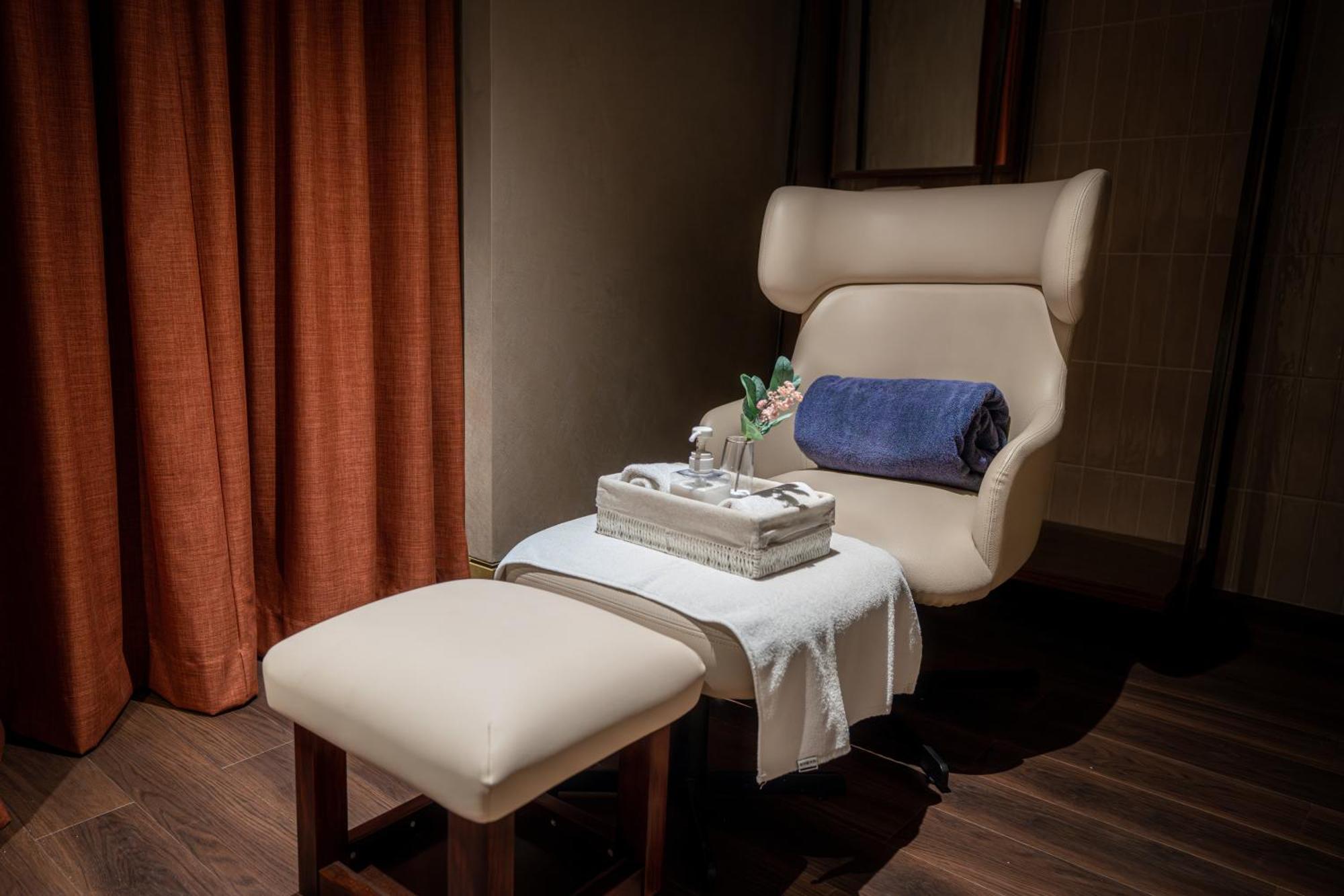 Hotel Auhotel -zayed International Airport-located In Transit Area -onwards Boarding Pass Required